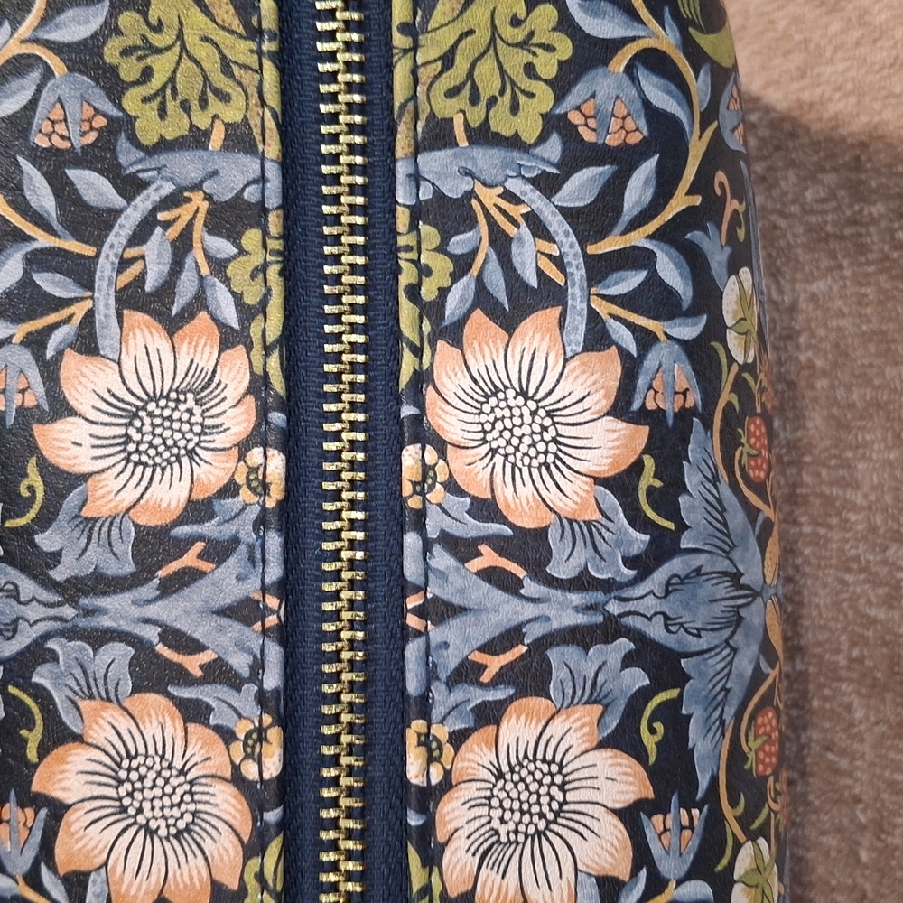 Accessory Pouch - Picture 3 of 12